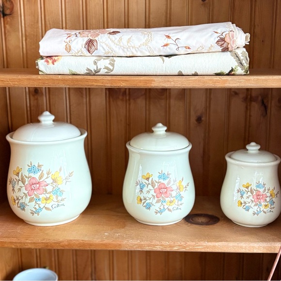Other - VINTAGE Saltera Floral Canister Set (3 Pieces)